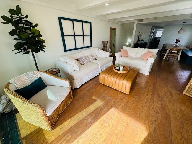 Building Photo - 12274 1st St W