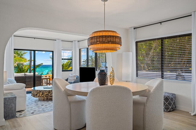 Building Photo - 2330 N Ocean Blvd