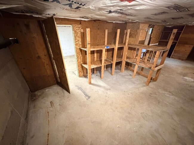 Building Photo - Two Bedroom Duplex With Full Size Basement