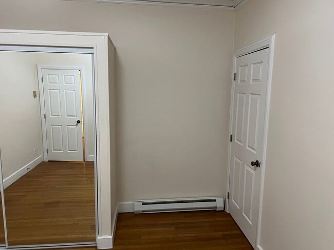 Building Photo - 2 Bedroom Unit in the the old Beta Theta Pi Fraternity House near UofO Campus