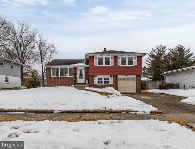 Building Photo - 154 Valleybrook Rd E