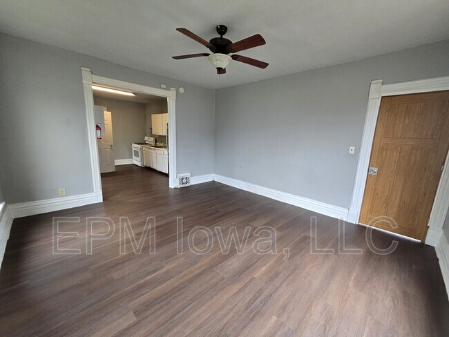 Building Photo - 949 13th St