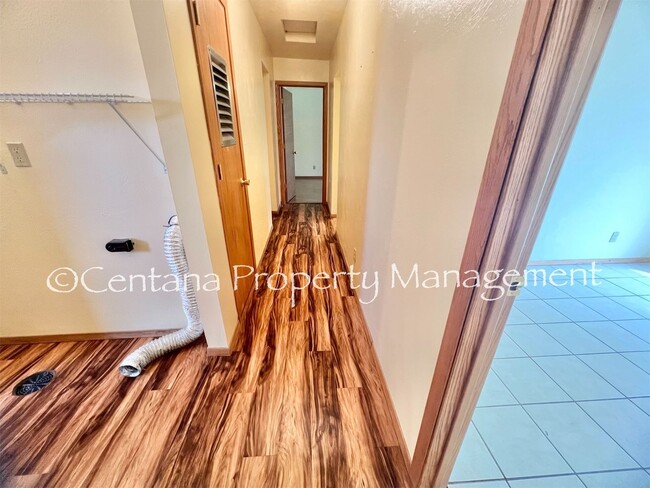 Building Photo - RARE FIND- Available 4 bedroom 1 1/2 bathr...