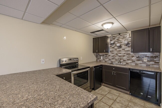 Building Photo - 324 Stratford Ln