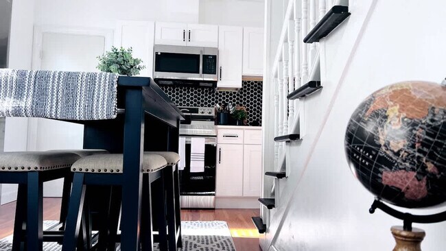 Building Photo - 21 Bullocks Point Ave