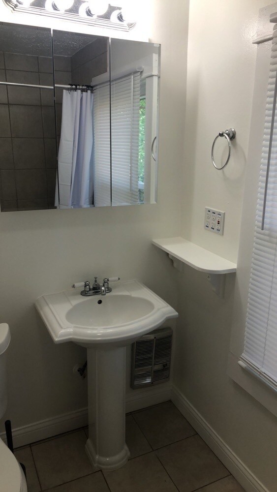 Building Photo - 211 Hadley Ave