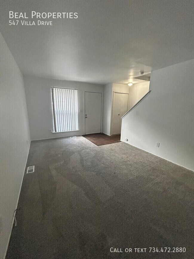 Building Photo - 547 Villa Dr