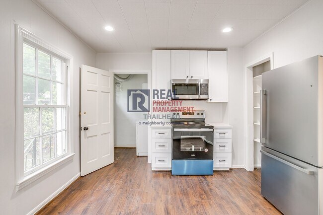 Building Photo - Spacious 3 bed 2 bath Monticello Duplex with Loft