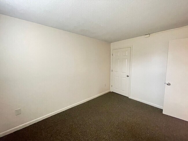 Building Photo - 181 Loudon Rd