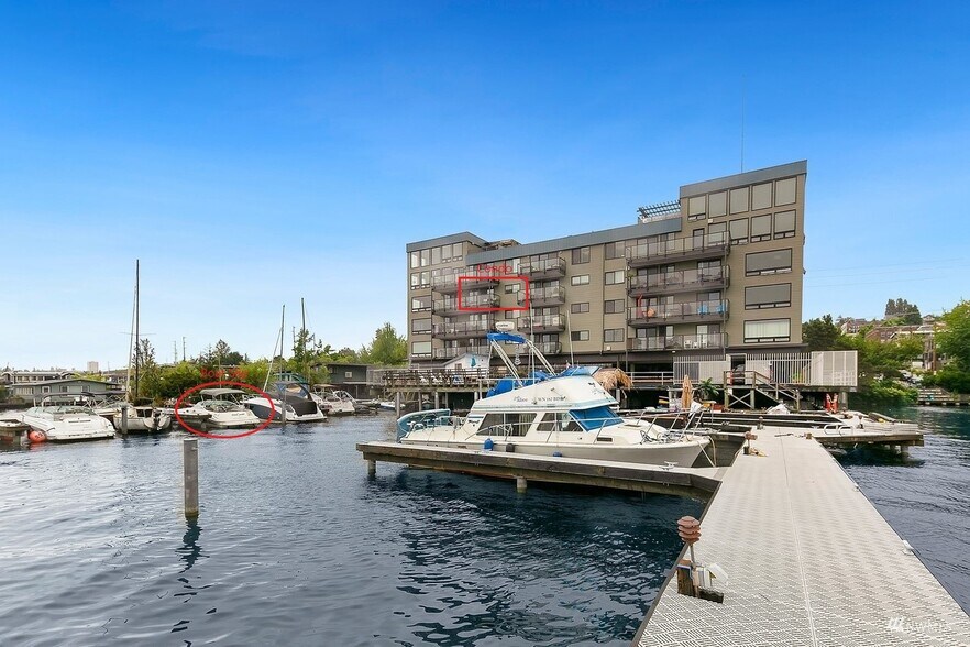 Unit and 25' boatslip highlighted - 2301 Fairview Ave E