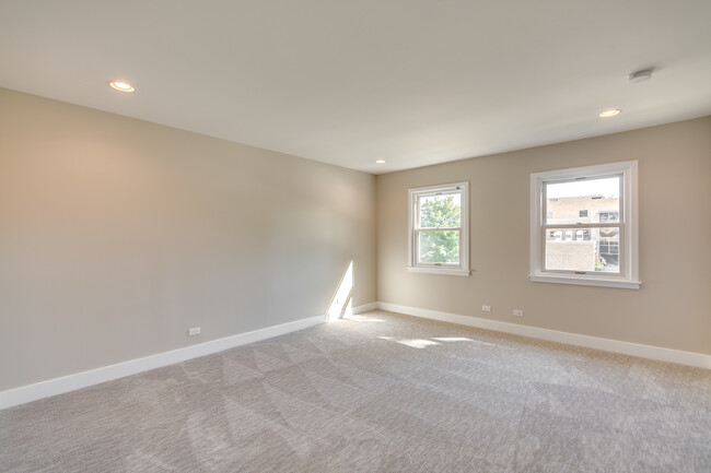 Building Photo - 3119 Lake Ave