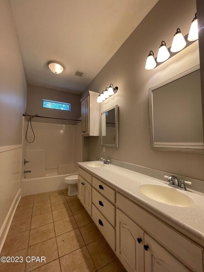 Building Photo - 9137 Eloise Ln