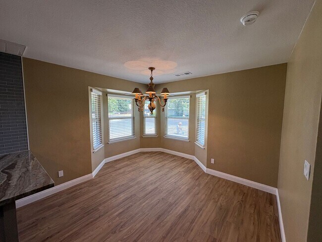 Building Photo - 2322 E Vassar Dr