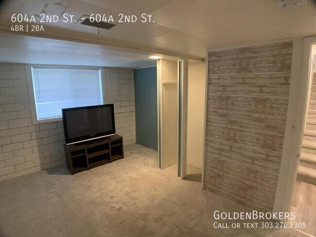 Building Photo - 604 2nd St