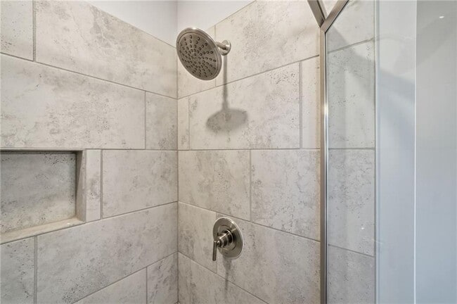 Building Photo - 318 Commons Ave