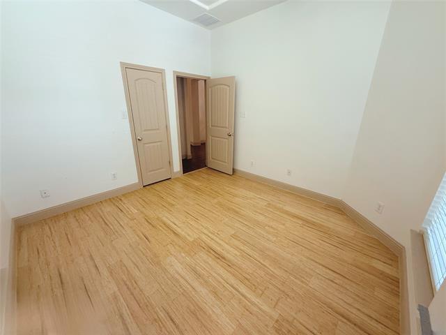 Building Photo - 722 Arbol