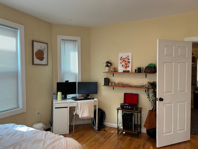 Building Photo - 38 Gorham St