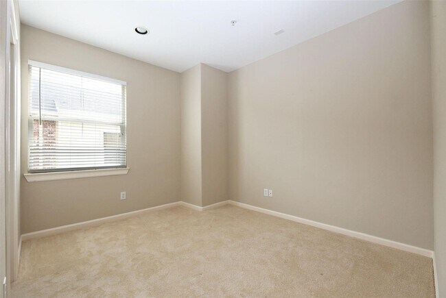 Building Photo - 2902 Chenevert St