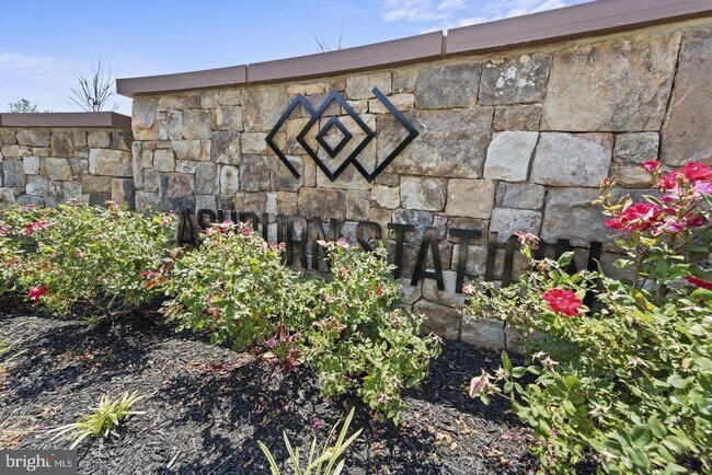 Building Photo - 43805 Middleway Ter