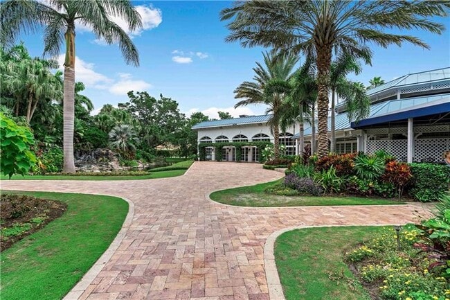 Building Photo - 3008 Lakeshore Dr