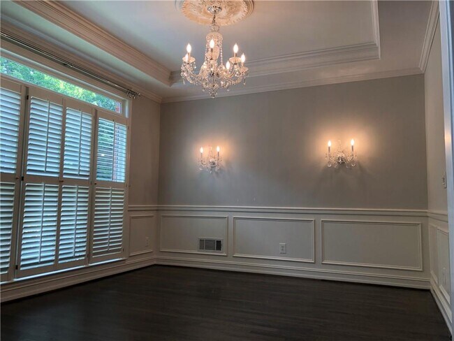 Building Photo - 2242 Lenox Walk NE