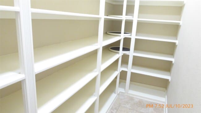 Building Photo - 21710 Avalon Queen Dr