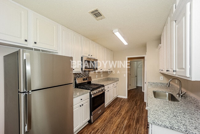 Building Photo - 165 White Oak Wy