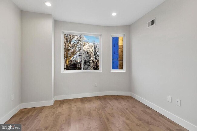 Building Photo - 2154 N Fairhill St