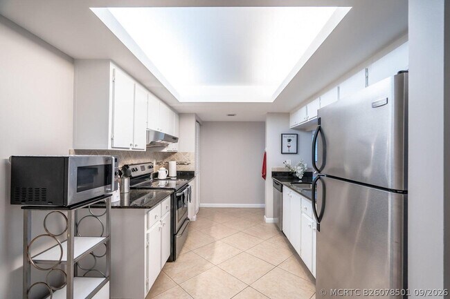 Building Photo - 500 Egret Cir