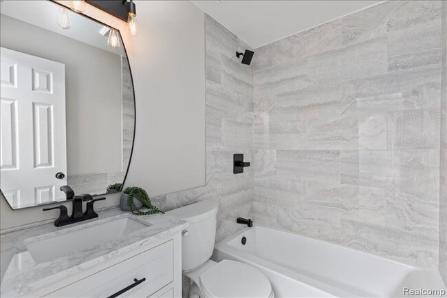 Building Photo - 3771 Gainesborough Dr