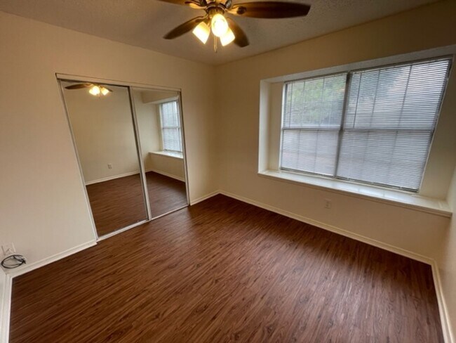Building Photo - Beautiful 2 Story Updated Home in Grand Prairie