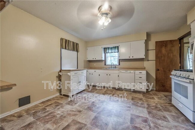 Building Photo - 1416 Kiowa St