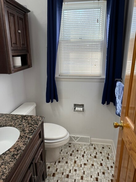 1/2 Ba - 5 Graffin Dr