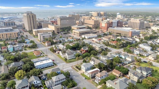 Building Photo - 614 11th St