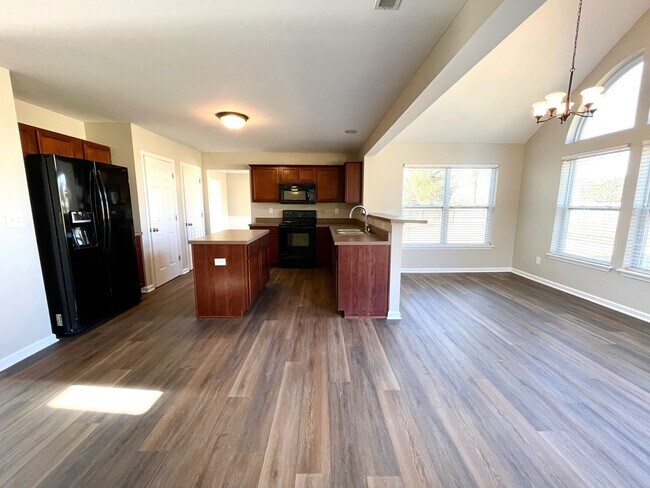 Building Photo - Renovated Polo Fields Home!