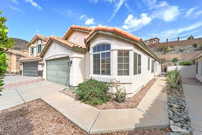Building Photo - READY TO VIEW NOW! Stunning 3 Bed 2 Bath H...