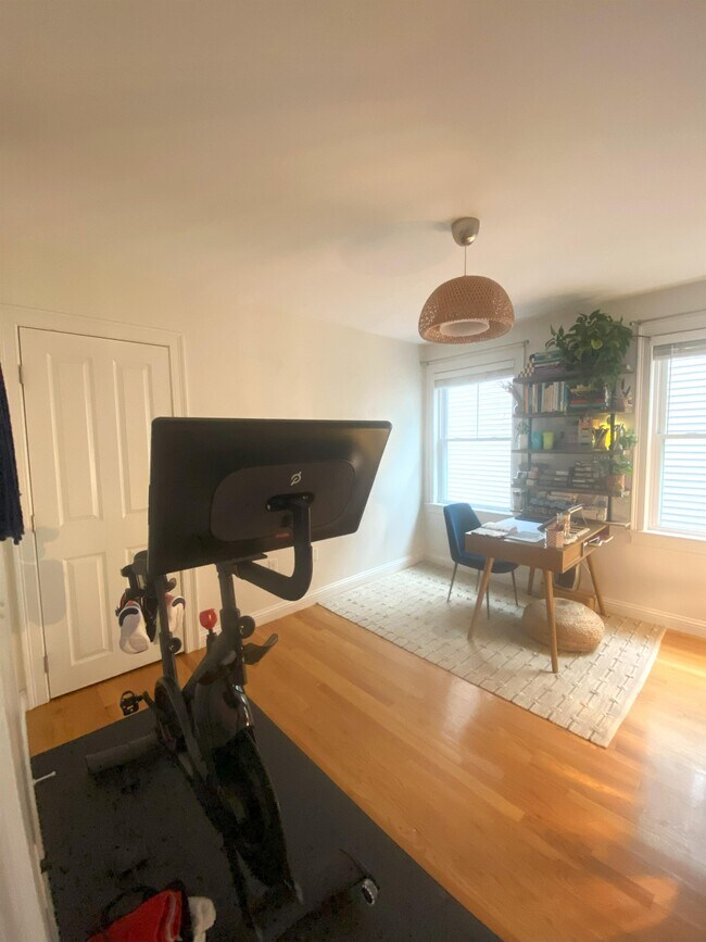 Building Photo - 241 Lamartine St