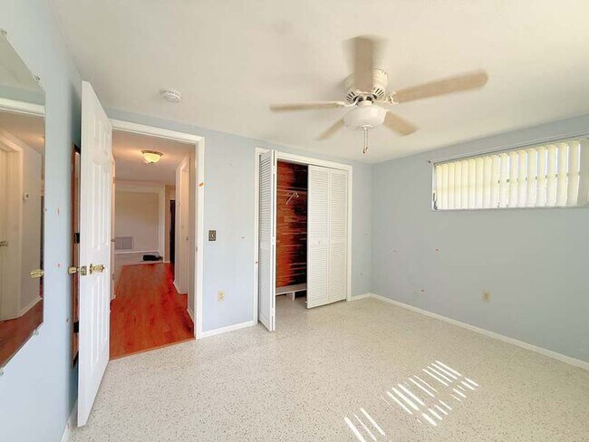 Building Photo - 5239 Eagle Dr