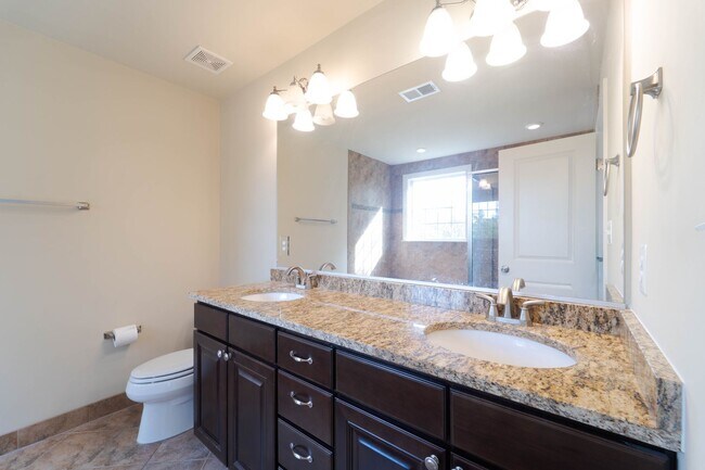 Building Photo - Stunning Centreville Townhome With Excellent Commuter Access