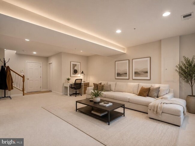 Building Photo - 1600 Regent Manor Ct
