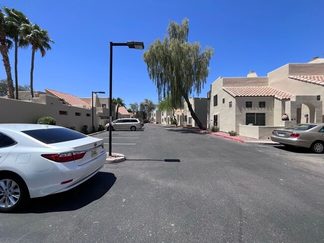 Building Photo - COMING SOON! 3 bed 3 bath Town house with ...