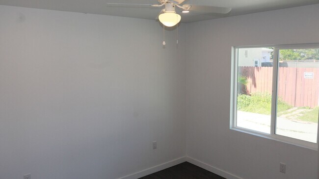 Building Photo - Private 1BR w/ Parking & Patio – Prime Location.