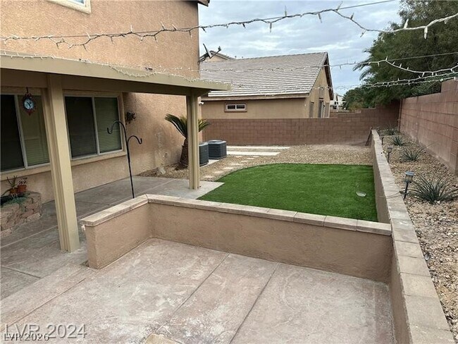 Building Photo - 2805 Alma Lidia Ave