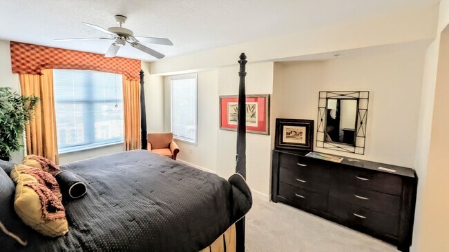 Building Photo - ANNUAL/SEASONAL/ SHORT-TERM TURNKEY FURNISHED- 2 /2 AT THE RENAISSANCE DOWNTOWN!!