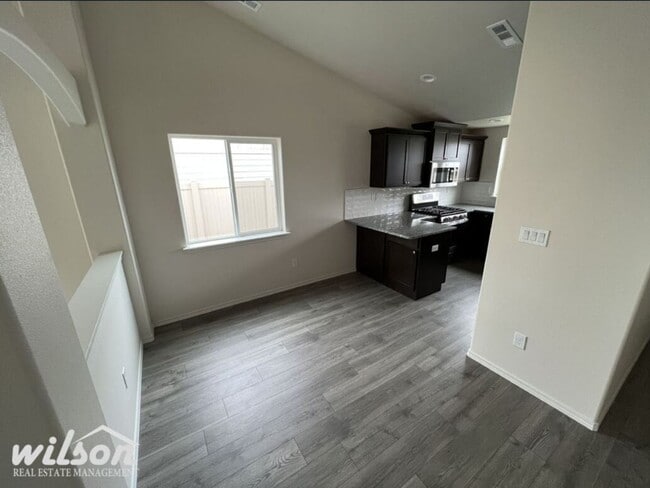 Building Photo - Stunning Modern Home in Desirable West Valley