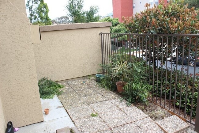 Building Photo - 12613 El Camino Real