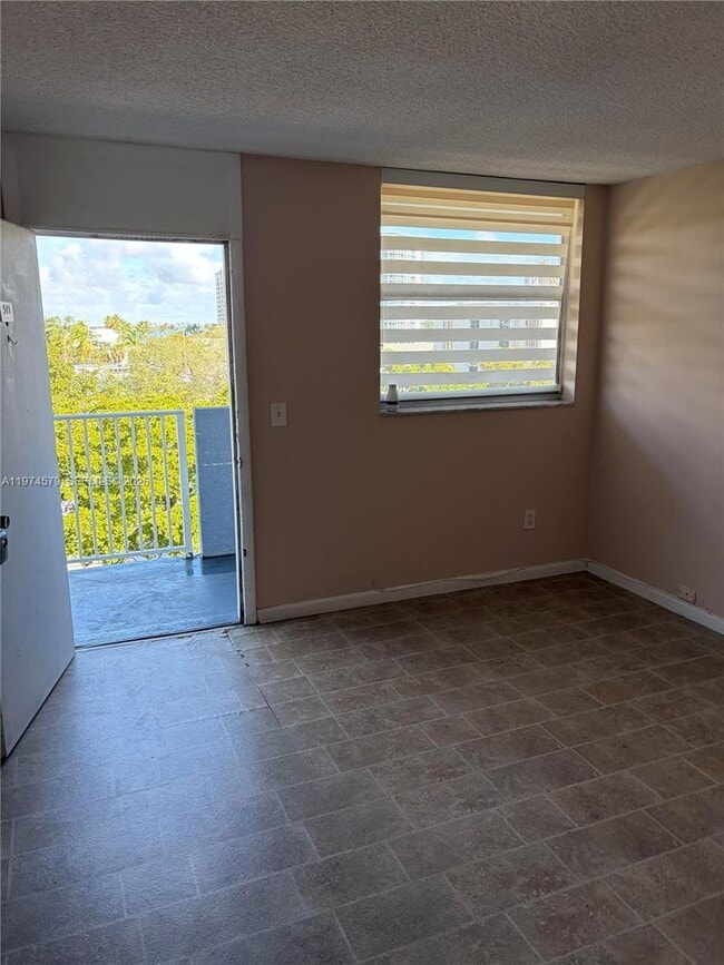 Building Photo - 1801 S Treasure Dr