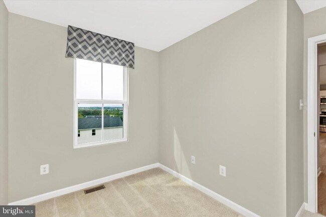 Building Photo - 38 Diopside Dr