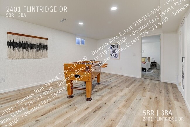 Building Photo - 2401 Flintridge Dr