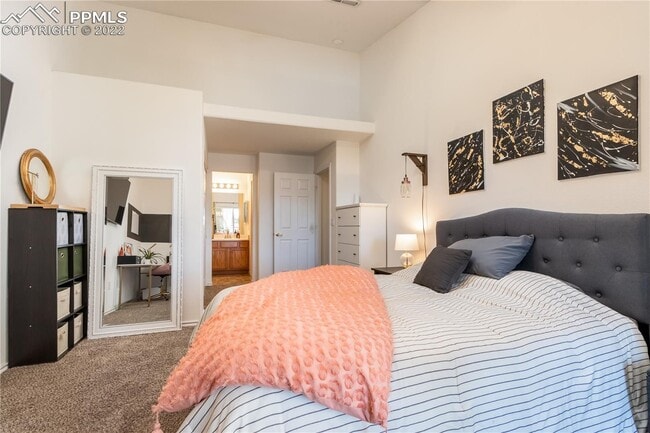 Building Photo - Maintenance free 2 bedroom, 2 full bath condo! Upper unit